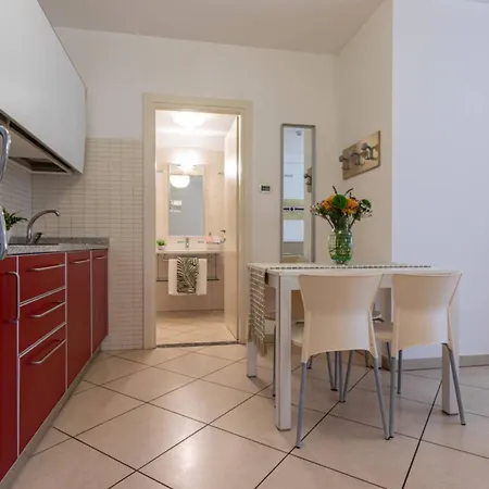 Sweet Seaside With Pool Apartman