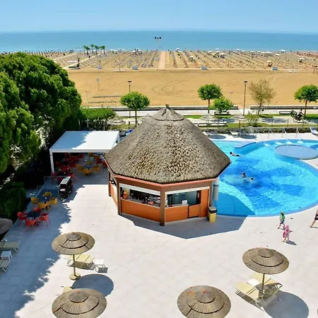 Sweet Seaside With Pool