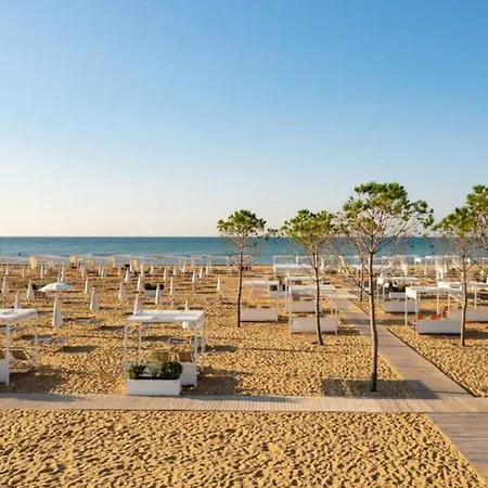 Sweet Seaside With Pool * 比比翁